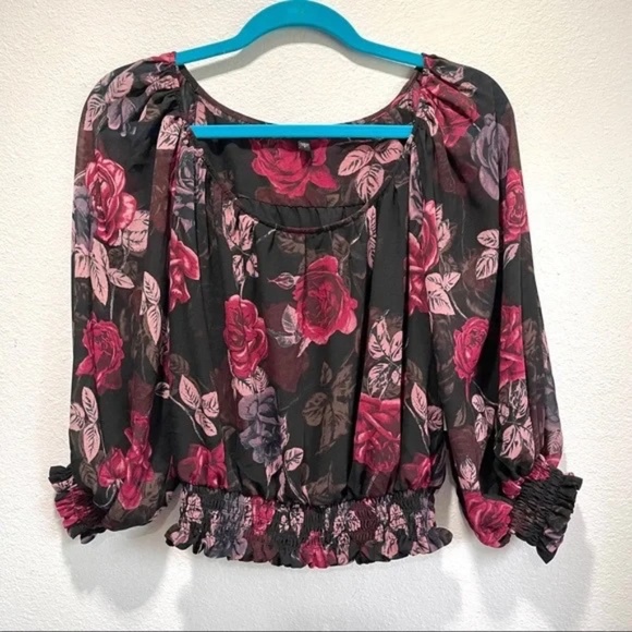 GUESS Black Floral Sleeve Scoop Neck Top - Picture 2 of 8